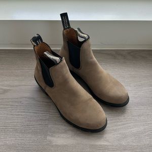 Blundstone Heeled Boots size 8